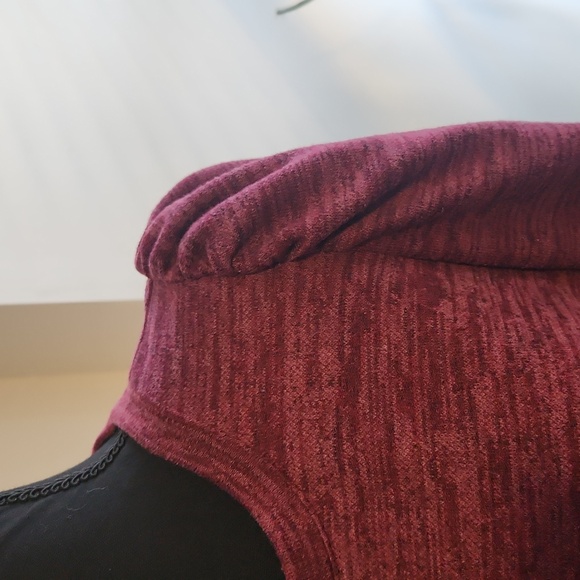 Maroon puffed sleeve top - Picture 5 of 8